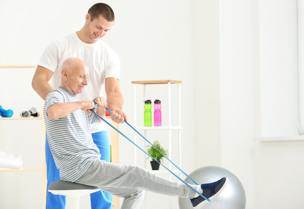 Coxarthrosis therapy in an elderly man using exercise therapy