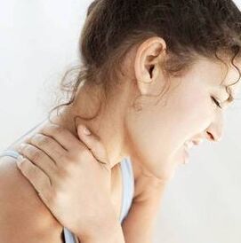 Cervical osteochondosis causes a pinch of the nerves on the neck